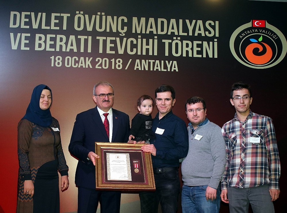16 şehit yakını ve 2 gaziye Devlet Övünç Madalyası ve Beratı verildi