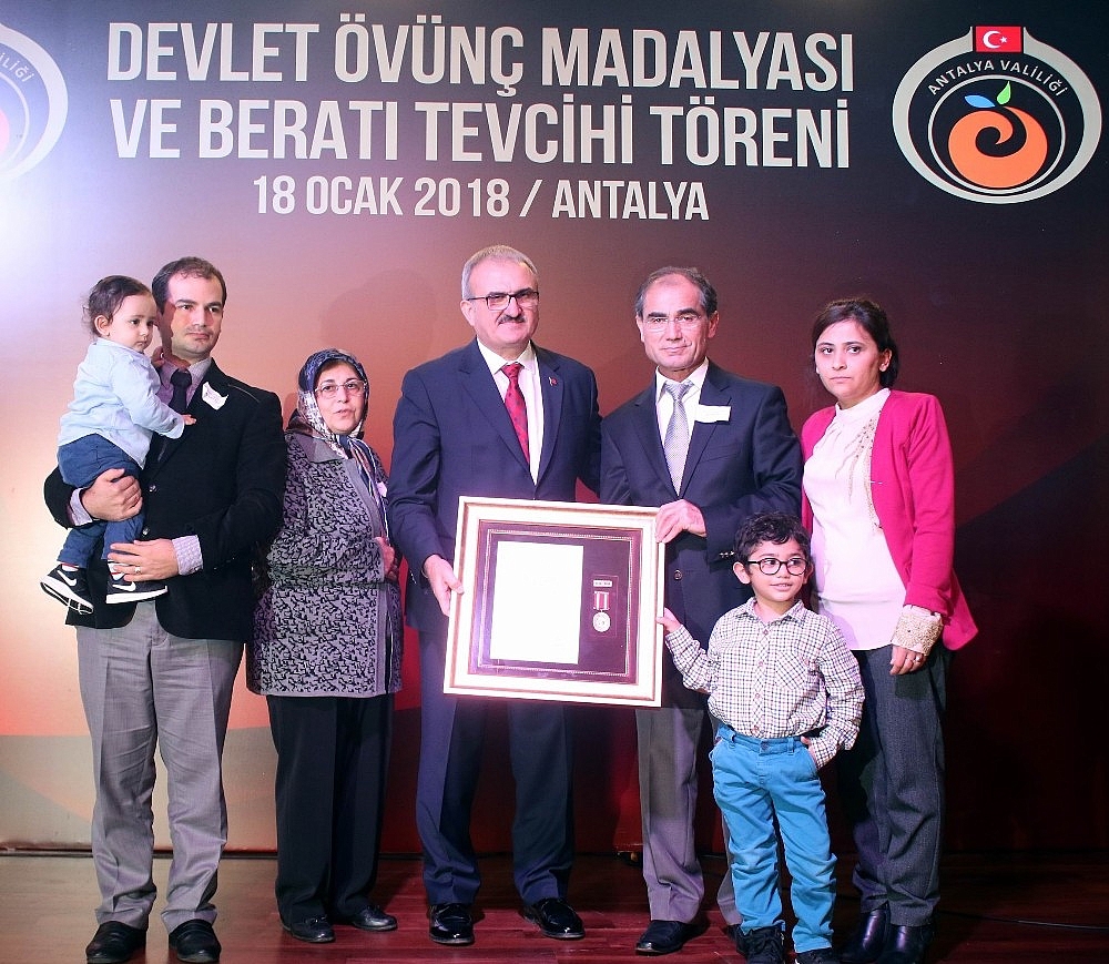 16 şehit yakını ve 2 gaziye Devlet Övünç Madalyası ve Beratı verildi