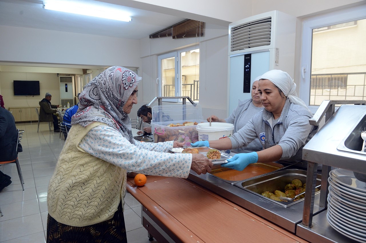 Büyükşehir 4 bin kişiye kucak açtı