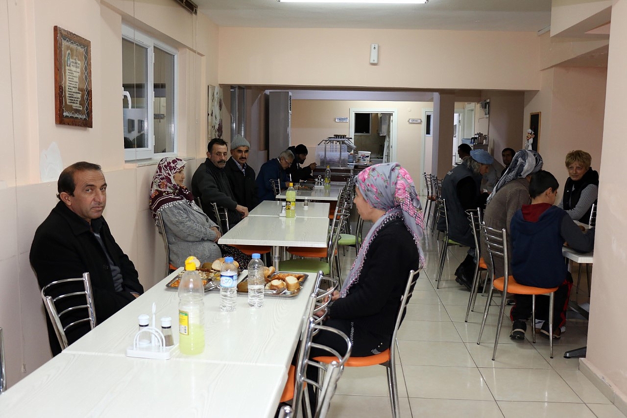 Büyükşehir 4 bin kişiye kucak açtı
