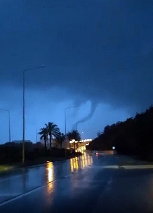Alanya'da denizde hortum oluştu! (Videolu)