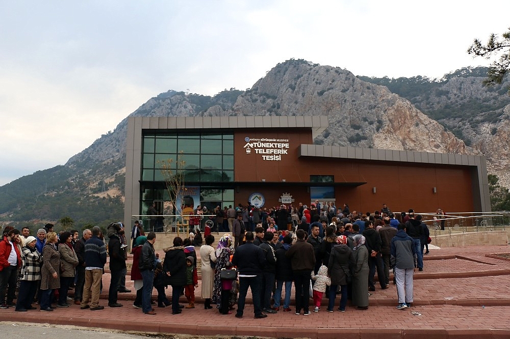 Antalya Teleferik 2017'de 350 bin kişiyi zirveye taşıdı