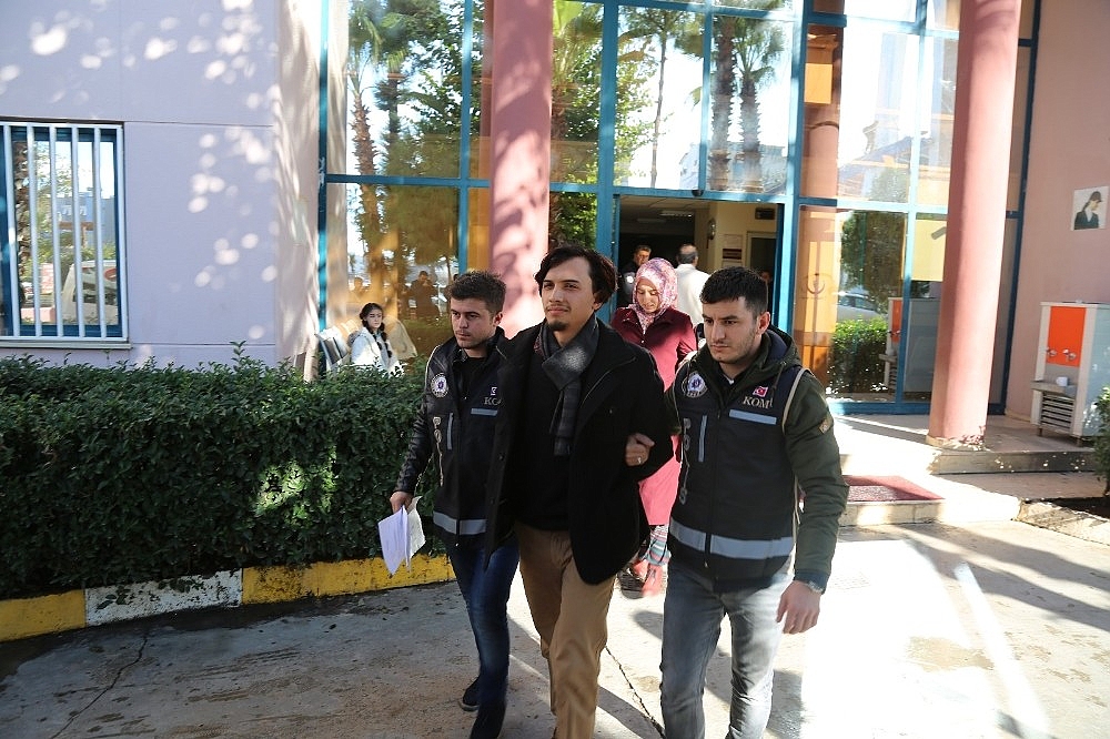 Antalya'da FETÖ operasyonu: 4 gözaltı!
