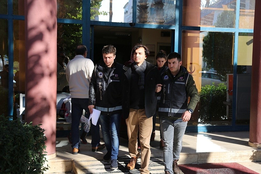 Antalya'da FETÖ operasyonu: 4 gözaltı!