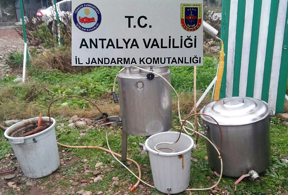 Antalya'da sahte içki baskını!