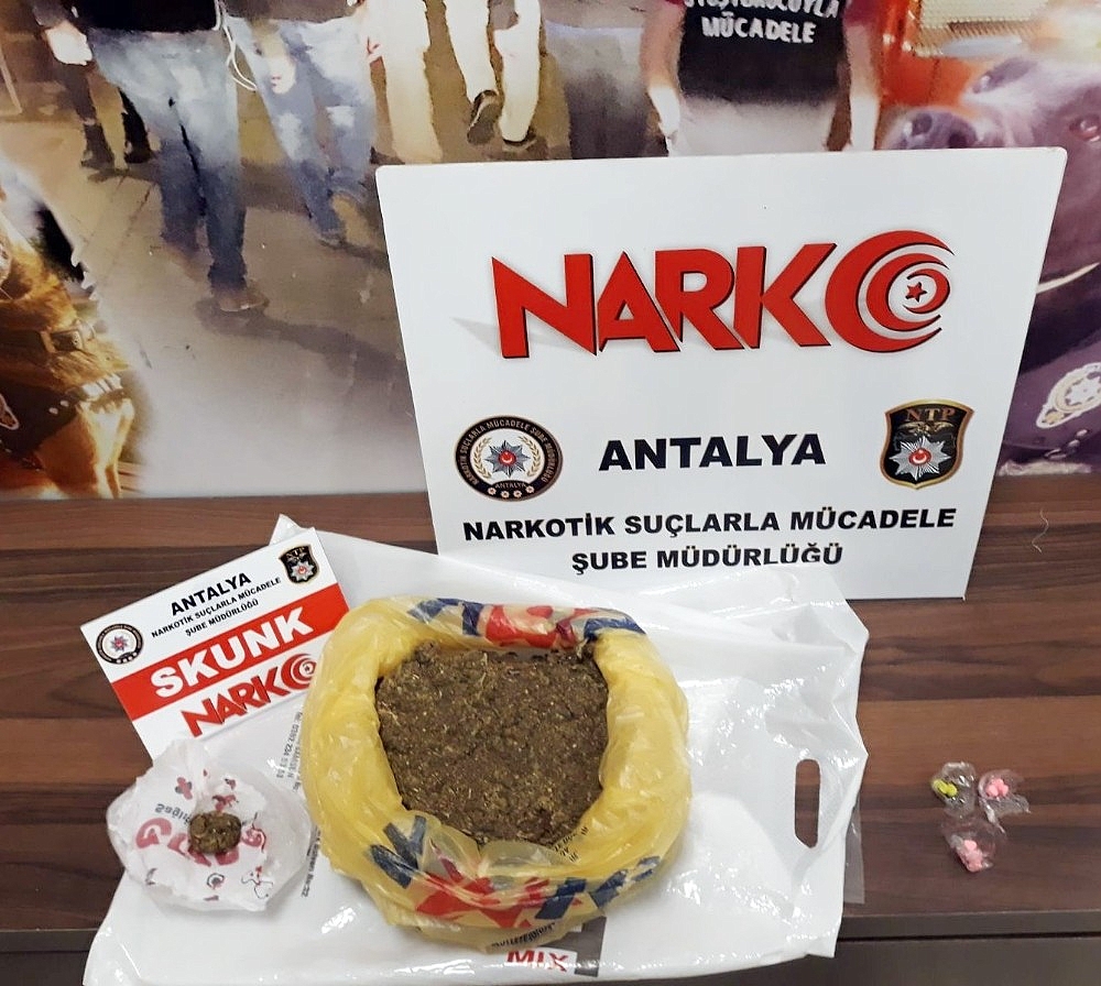 Antalya'da uyuşturucu baskını: 8 gözaltı!