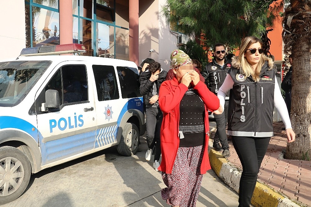 Antalya'da uyuşturucu operasyonu: 12 gözaltı!