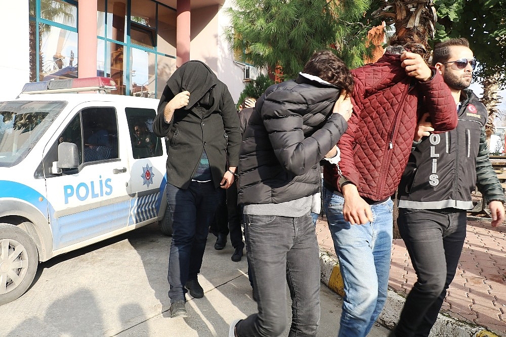 Antalya'da uyuşturucu operasyonu: 12 gözaltı!