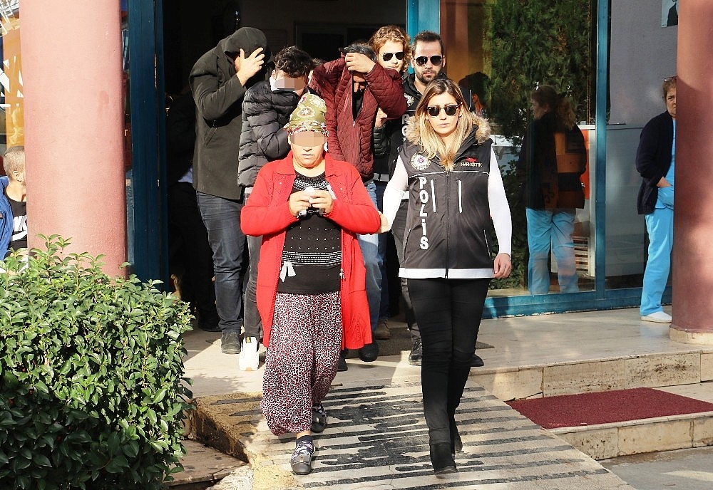 Antalya'da uyuşturucu operasyonu: 12 gözaltı!