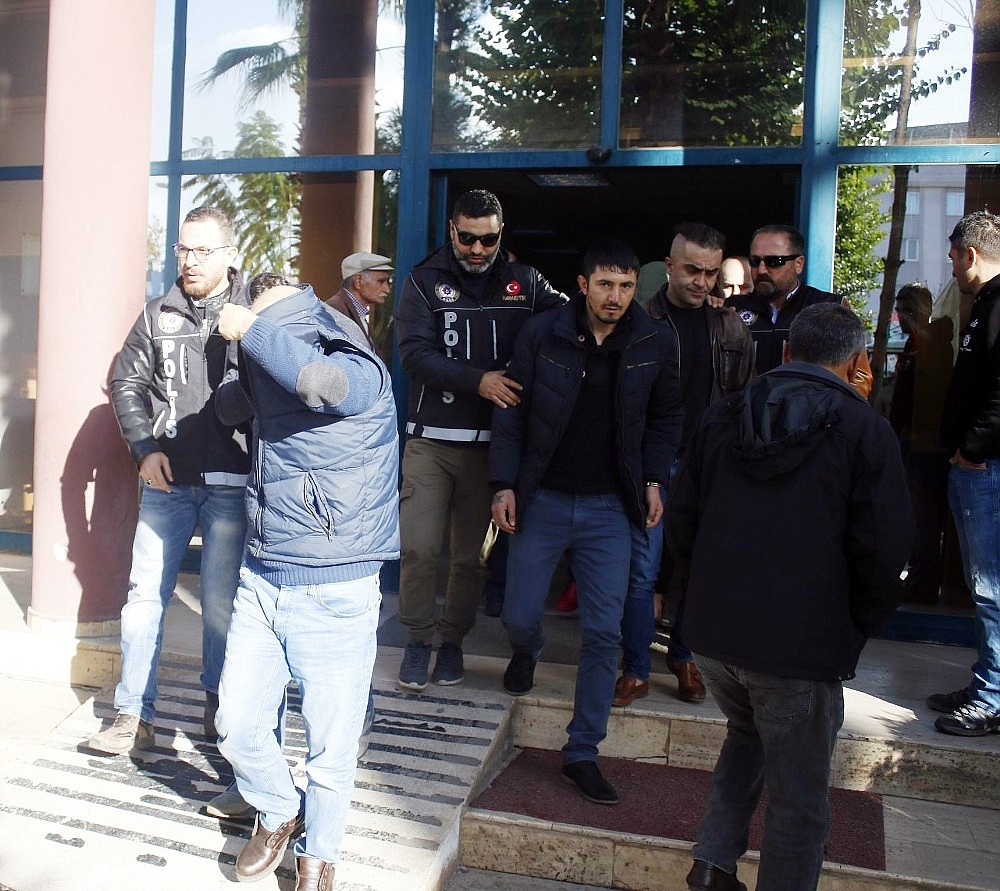 Antalya'da uyuşturucu operasyonu: 8 gözaltı!