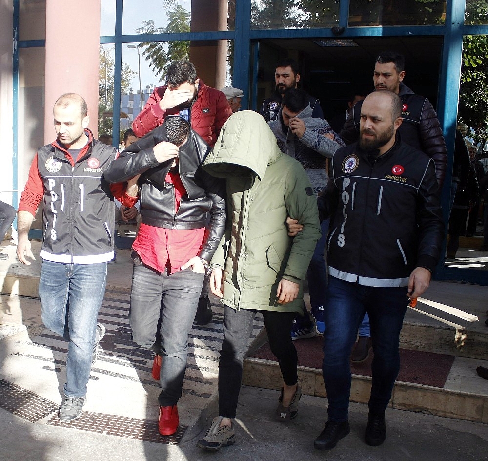 Antalya'da uyuşturucu operasyonu: 8 gözaltı!
