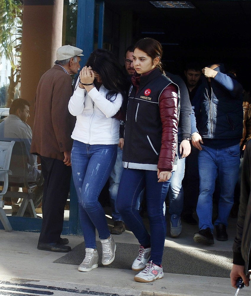 Antalya'da uyuşturucu operasyonu: 8 gözaltı!