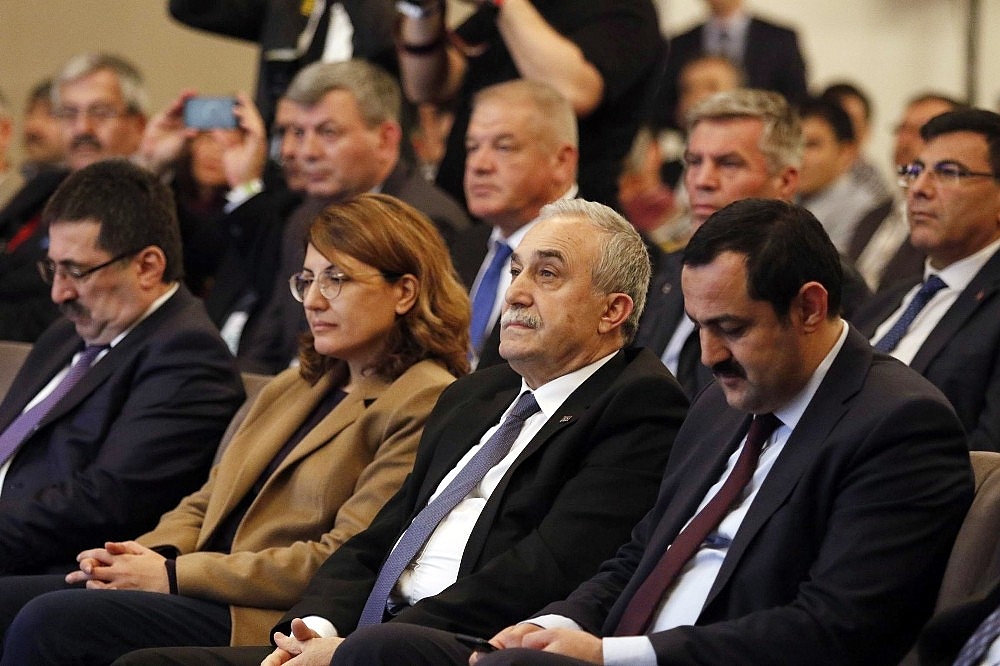 Bakan Fakıbaba: "Allah aşkına hoca şeyiyle çıkıyorsun, milleti yanlış yönlendiriyorsun"