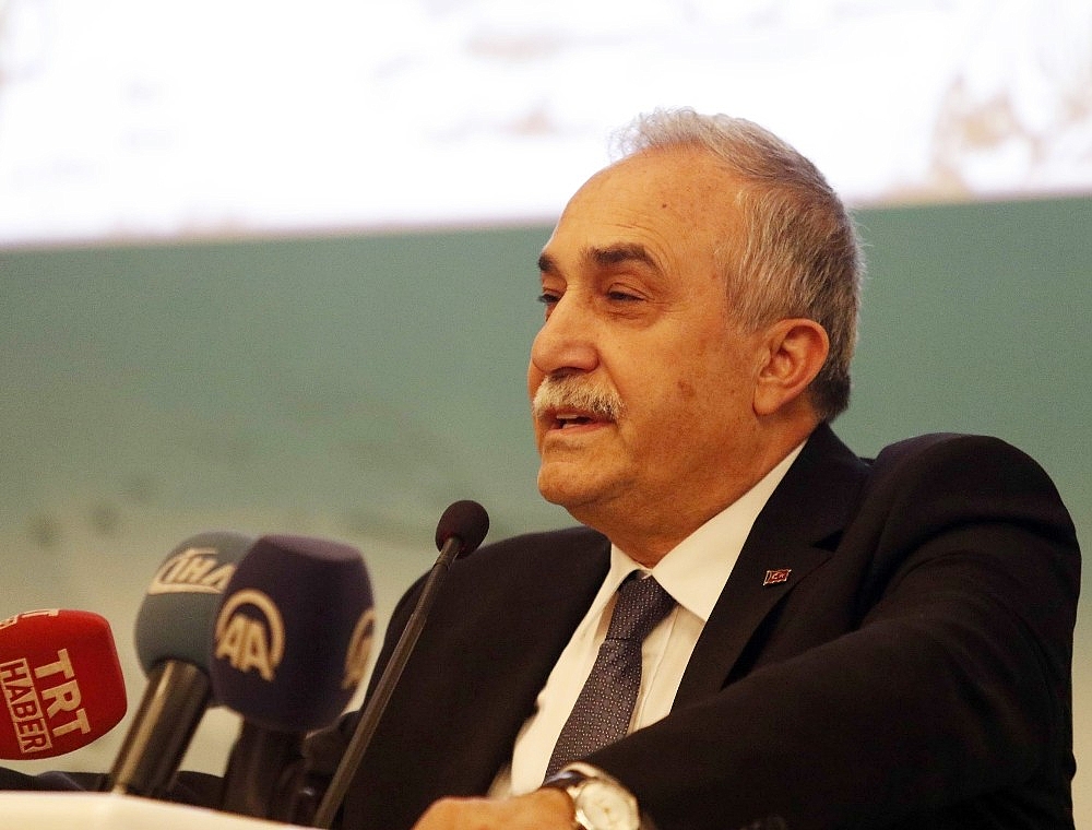 Bakan Fakıbaba: "Allah aşkına hoca şeyiyle çıkıyorsun, milleti yanlış yönlendiriyorsun"
