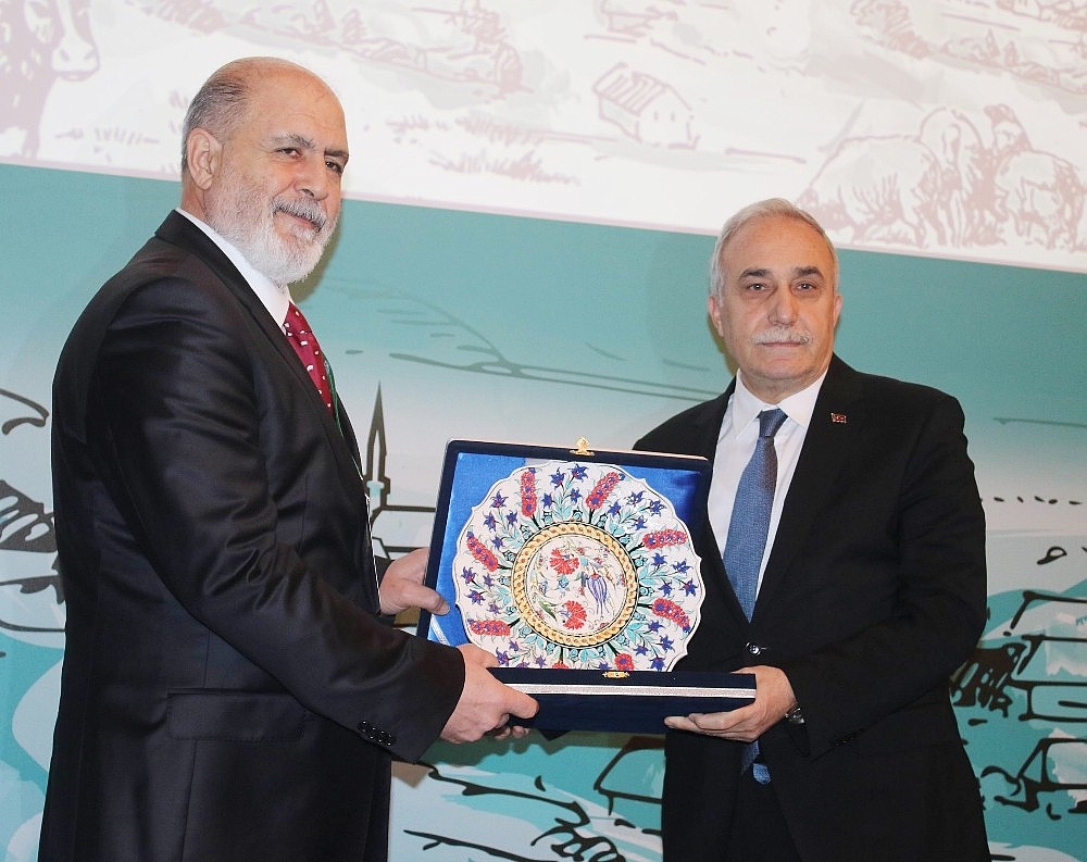 Bakan Fakıbaba: "Allah aşkına hoca şeyiyle çıkıyorsun, milleti yanlış yönlendiriyorsun"