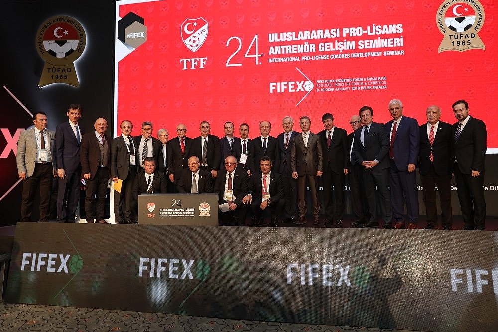 Büyükşehir'e Yılın Futbol Kulübüne Destek ödülü