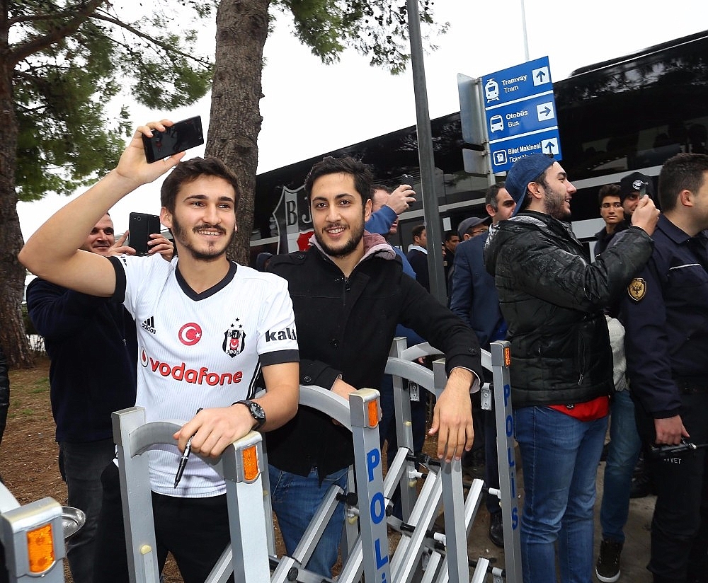Cenk Tosun kamp kafilesinde yok