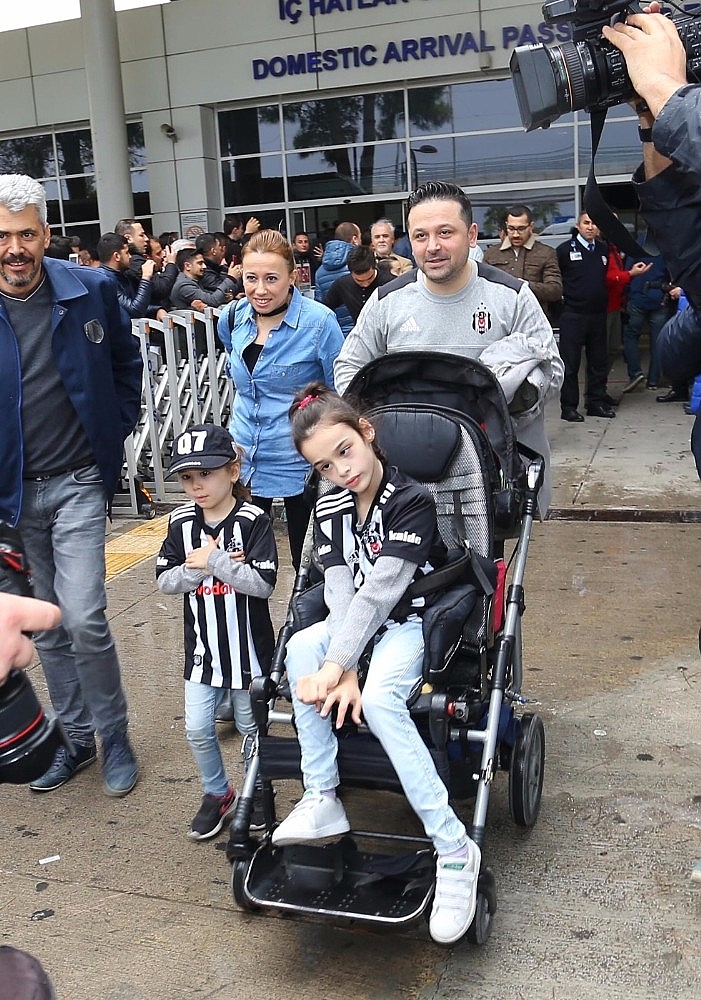 Cenk Tosun kamp kafilesinde yok