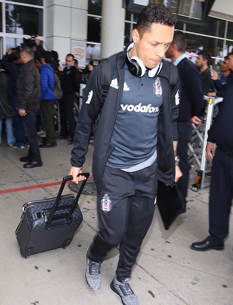 Cenk Tosun kamp kafilesinde yok