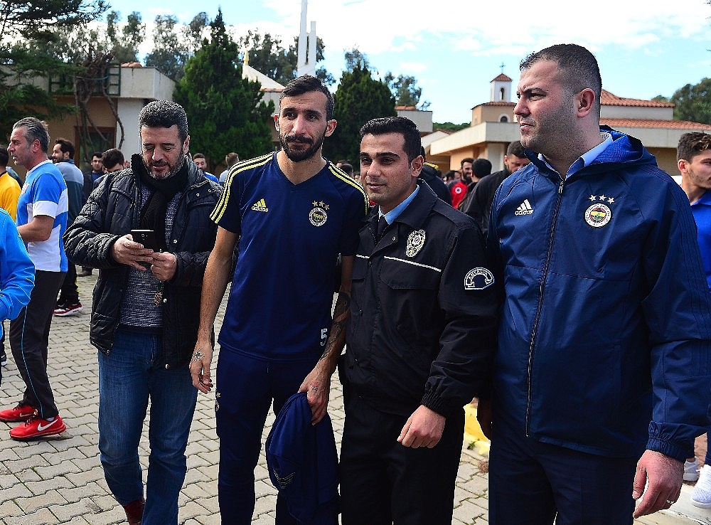 Futbolcular Cuma namazında