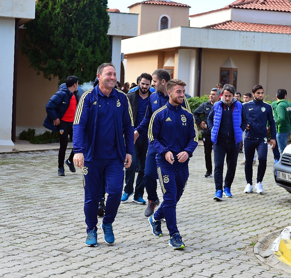Futbolcular Cuma namazında