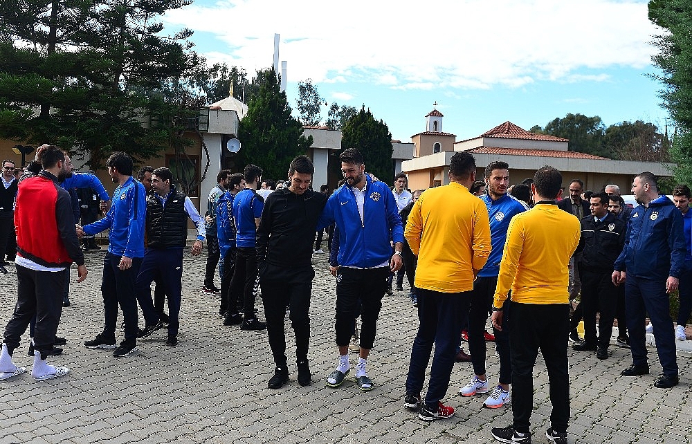Futbolcular Cuma namazında
