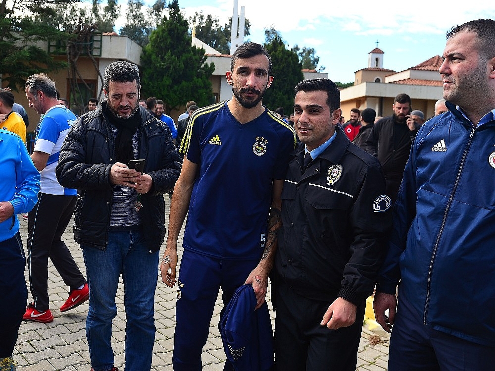 Futbolcular Cuma namazında