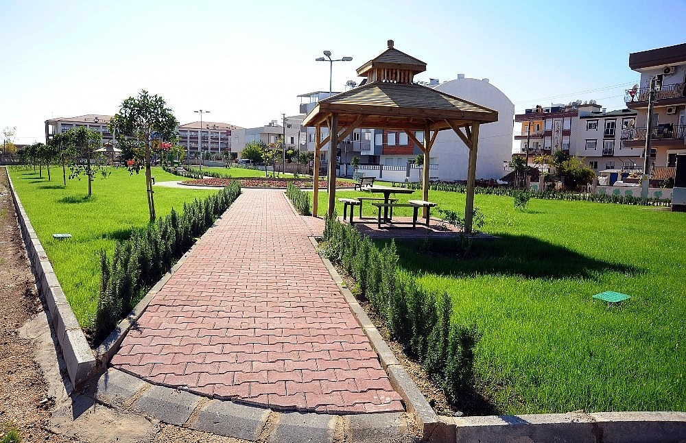Kepez'den Altınova Orta Mahalleye semt parkı