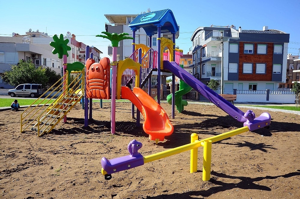 Kepez'den Altınova Orta Mahalleye semt parkı