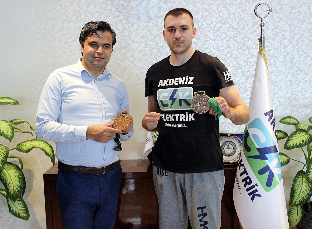 Milli Kick Boksçuya sponsor desteği