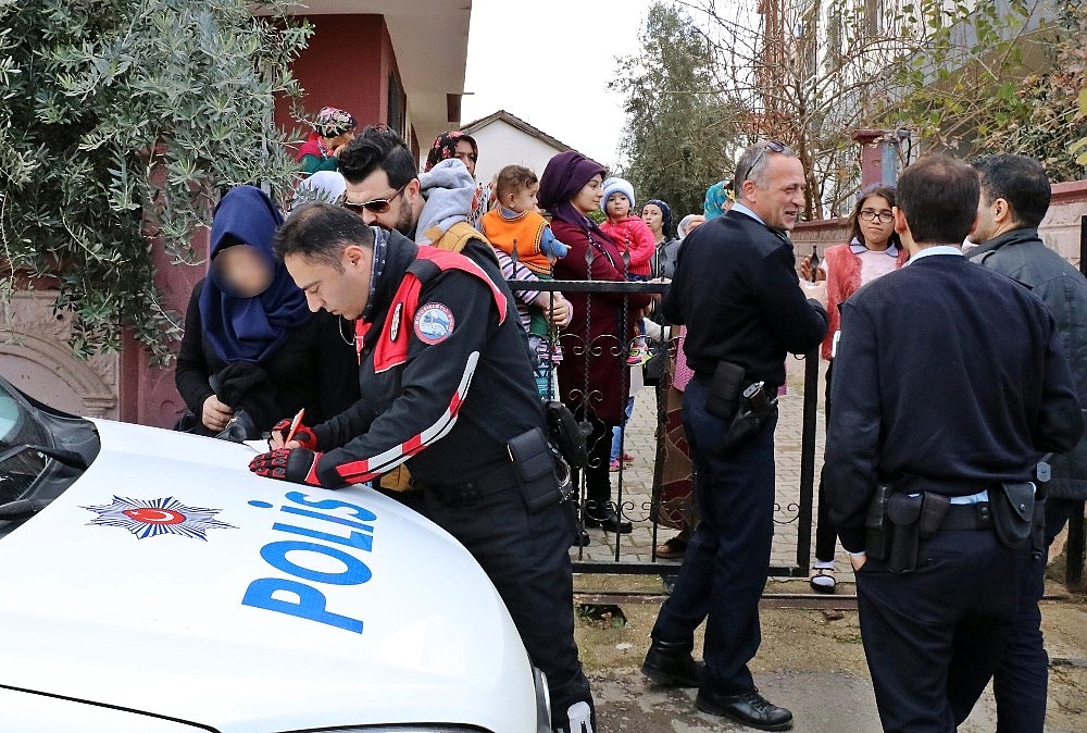 Oğlunu uyutup alt komşuya misafirliğe giden anneye 'modern hırsız' şoku! (Videolu)