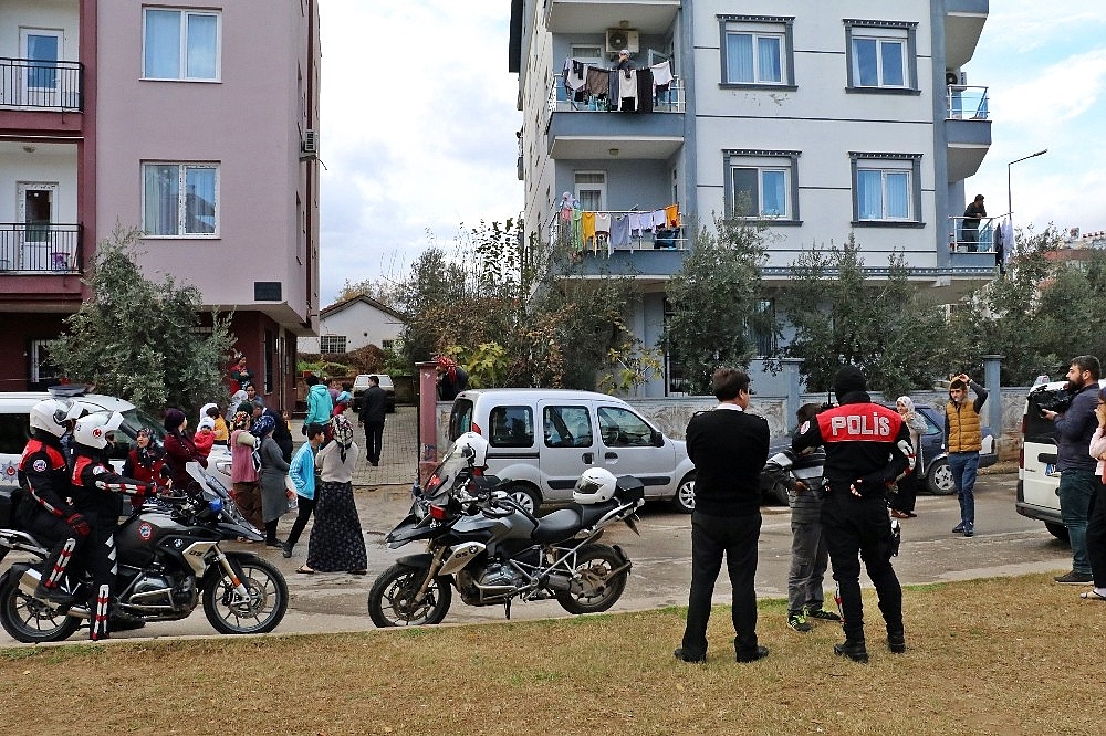 Oğlunu uyutup alt komşuya misafirliğe giden anneye 'modern hırsız' şoku! (Videolu)