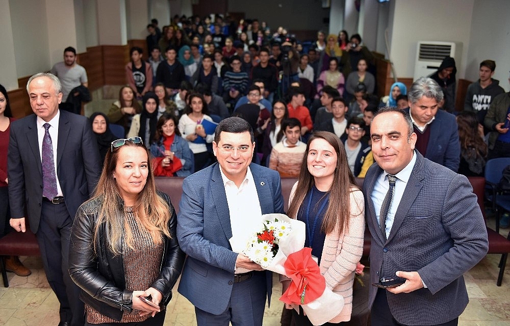 Tütüncü, lise öğrencileriyle buluştu