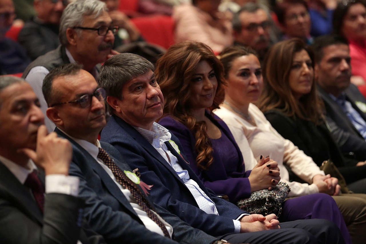 Tazelenme Üniversitesi Nükhet Duru ile eğlendi