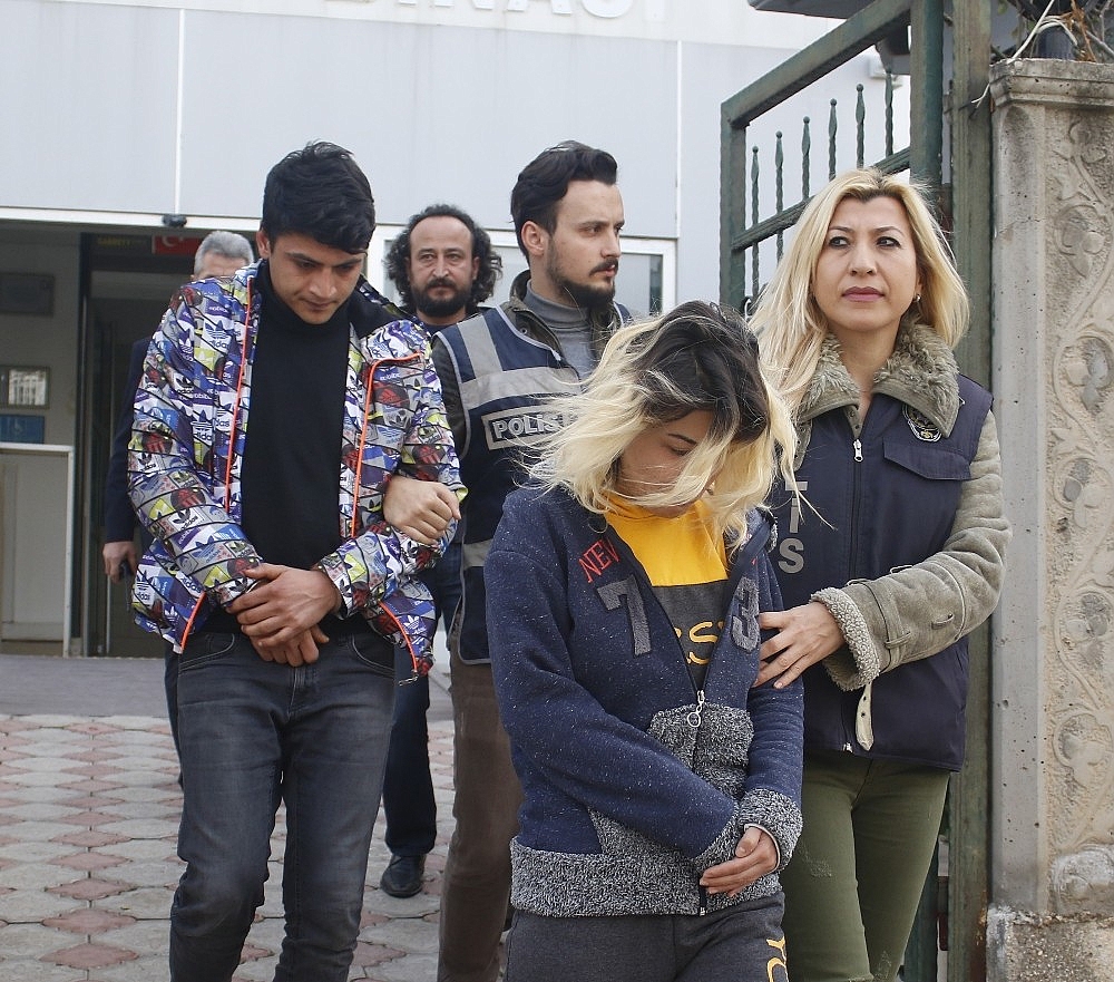 Antalya'da motosikletli gaspçı sevgililer yakalandı! (Videolu)