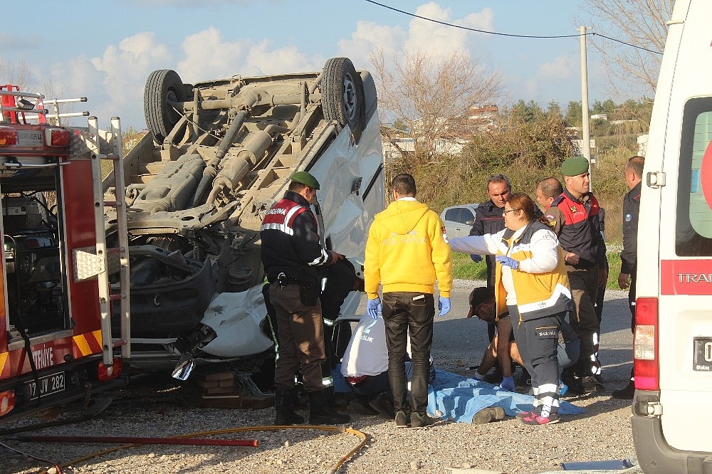 Antalya'da trafik kazası: 1 ölü, 3 yaralı! (Videolu)