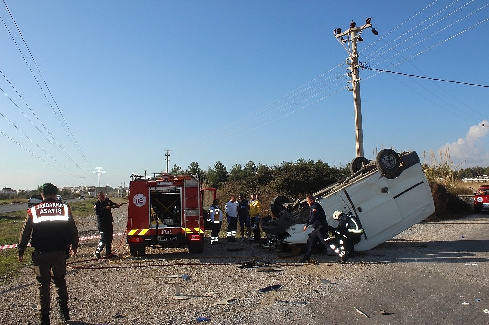 Antalya'da trafik kazası: 1 ölü, 3 yaralı! (Videolu)