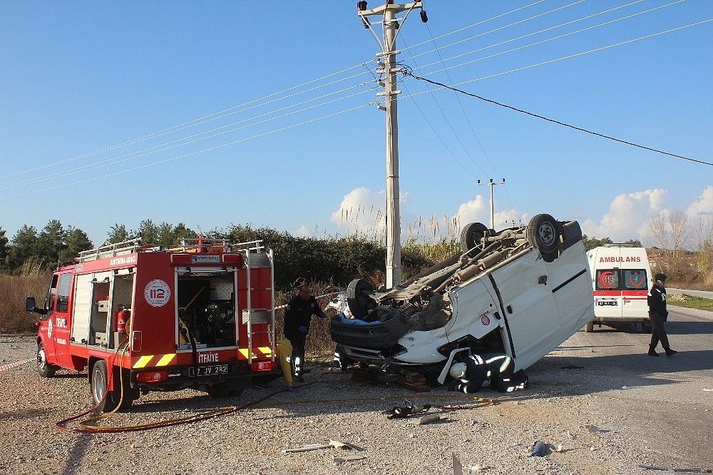 Antalya'da trafik kazası: 1 ölü, 3 yaralı! (Videolu)