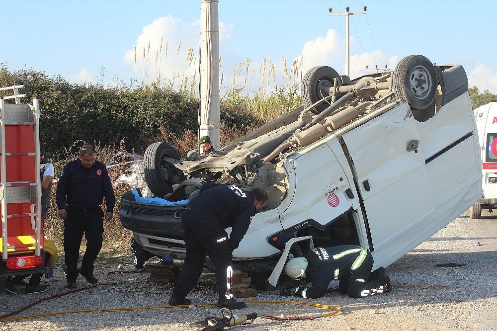 Antalya'da trafik kazası: 1 ölü, 3 yaralı! (Videolu)