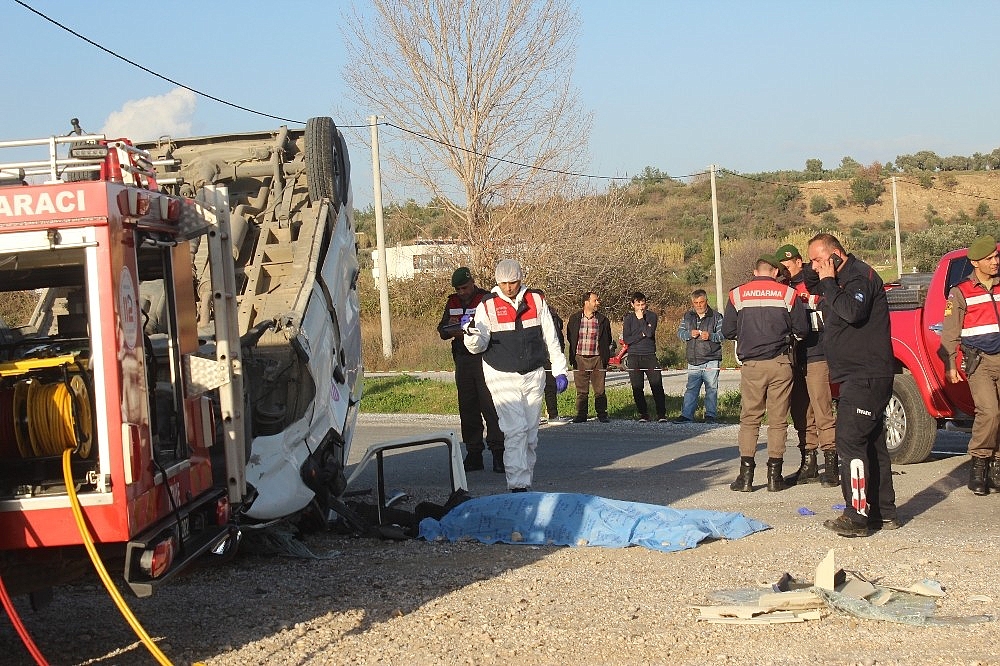 Antalya'da trafik kazası: 1 ölü, 3 yaralı! (Videolu)