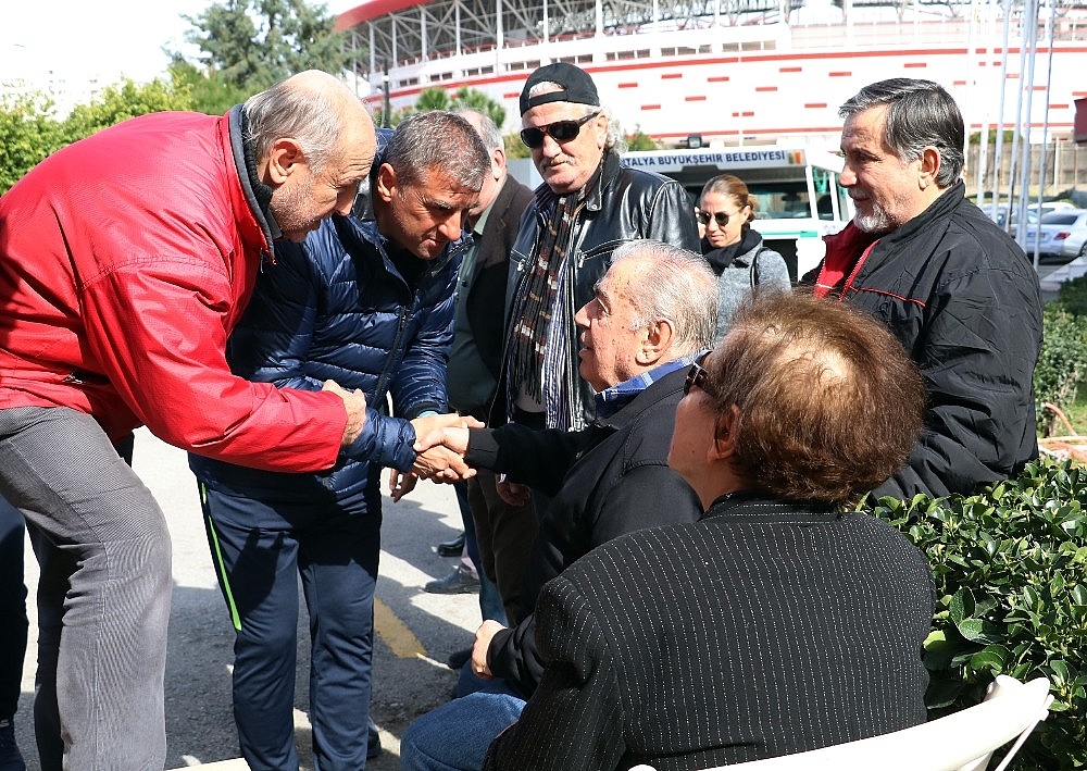 Antalyaspor'dan hayatını kaybeden eski futbolcusuna tören