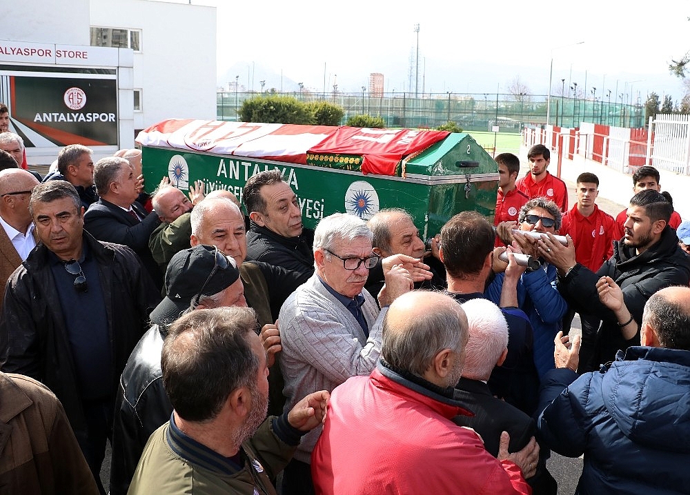 Antalyaspor'dan hayatını kaybeden eski futbolcusuna tören