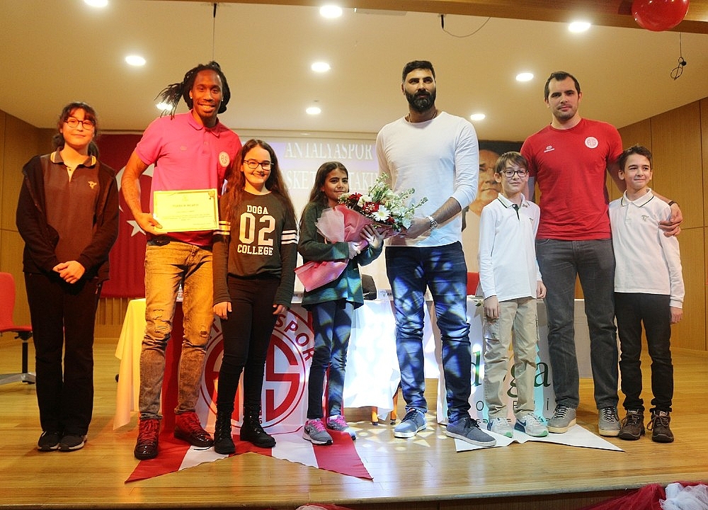 Antalyasporlular, öğrencilerle buluştu