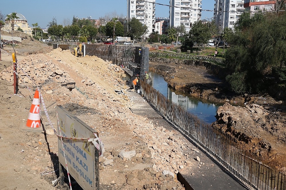 Büyükşehir İl Sağlık Müdürlüğü Kavşağı'na neşteri vuruyor