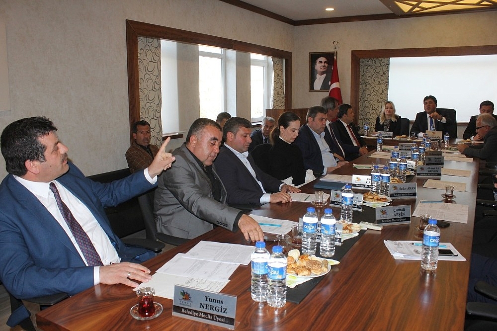 Kemer Belediye Meclisinde gerginlik