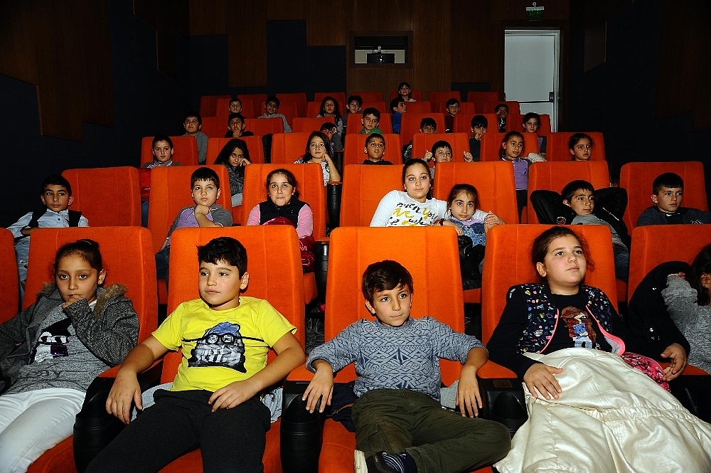 Kepez, 10 bin öğrenciyi sinema ile buluşturdu