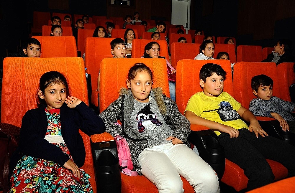Kepez, 10 bin öğrenciyi sinema ile buluşturdu
