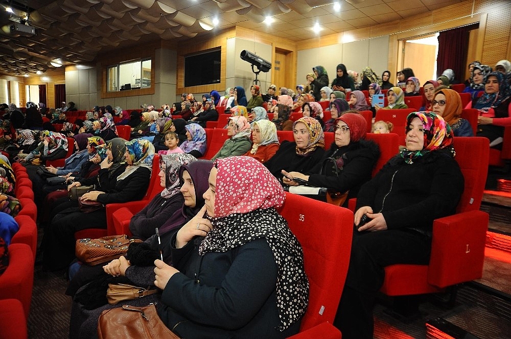 Kepez'de "Biz Bir Aileyiz" konferansı