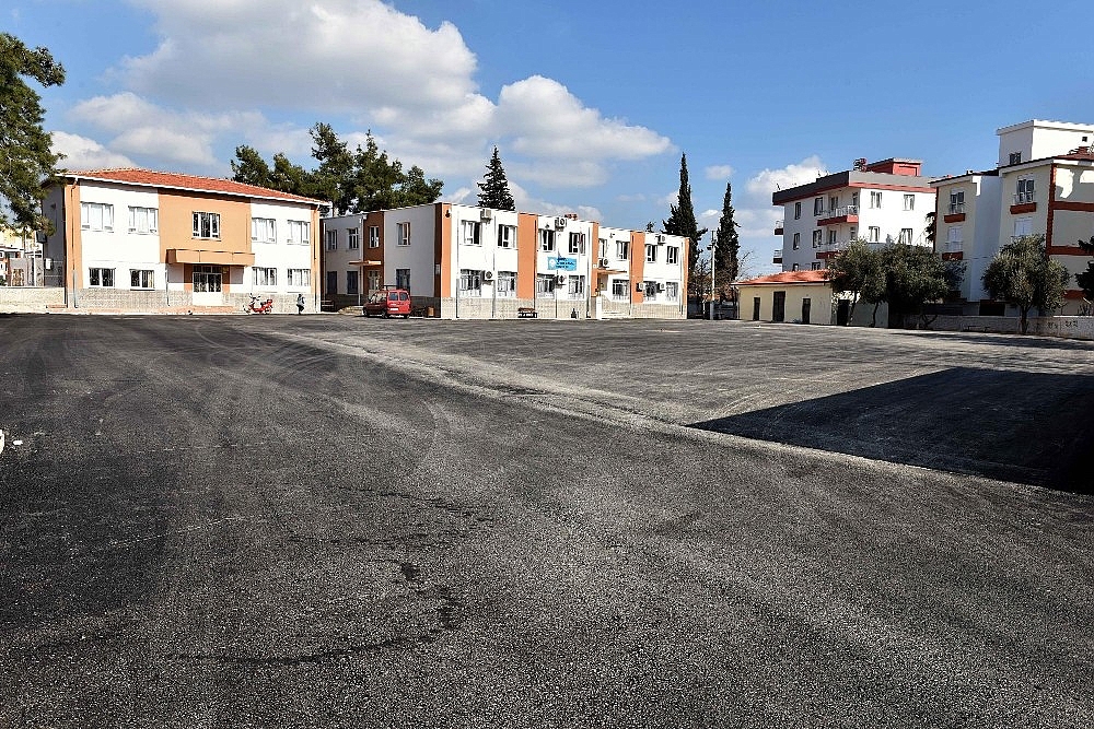 Kepez'in okullarına sıcak asfalt