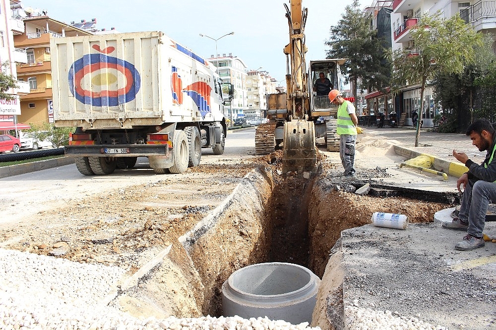 Manavgat Demokrasi Bulvarı trafiğe kapatıldı